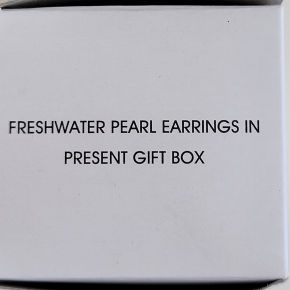 Avon | Freshwater Pearl Earrings in Present Gift Box - Picture 5 of 6